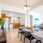 Sea Front 3 Bedroom Apartment With Ps5