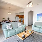 Sea Front 3 Bedroom Apartment With Ps5