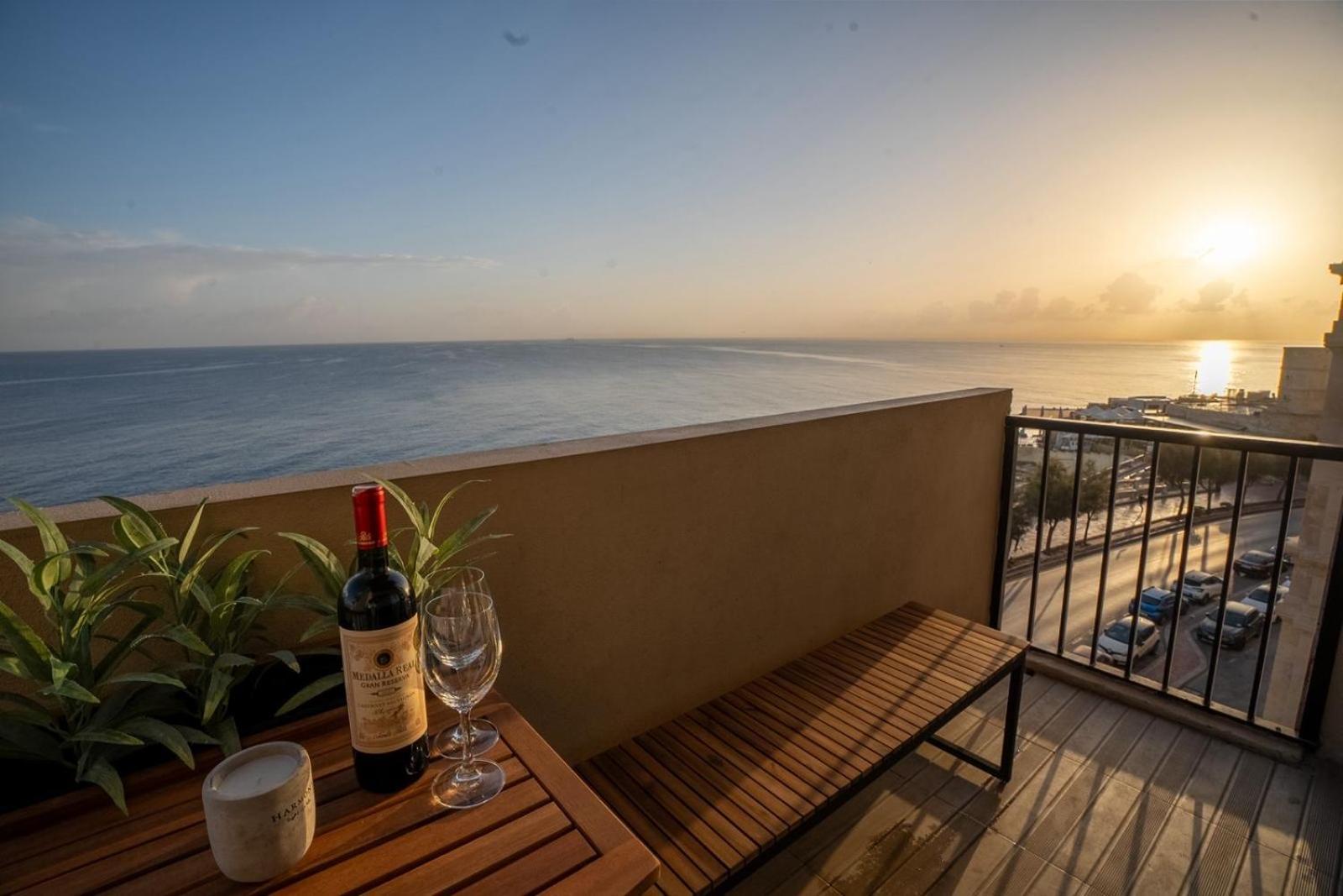 Sea Front 3 Bedroom With Ps5 Apartment