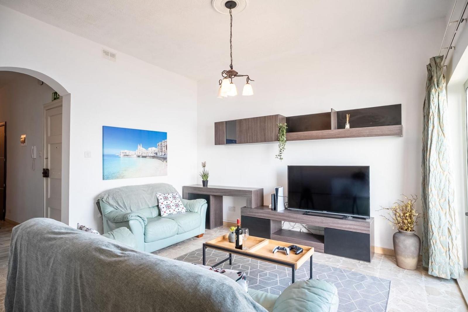 Sea Front 3 Bedroom With Ps5 Apartment Sliema