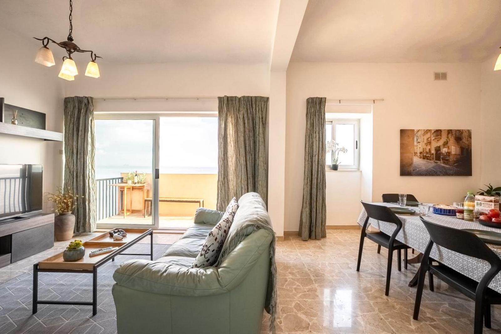 Sea Front 3 Bedroom With Ps5 Apartment Sliema