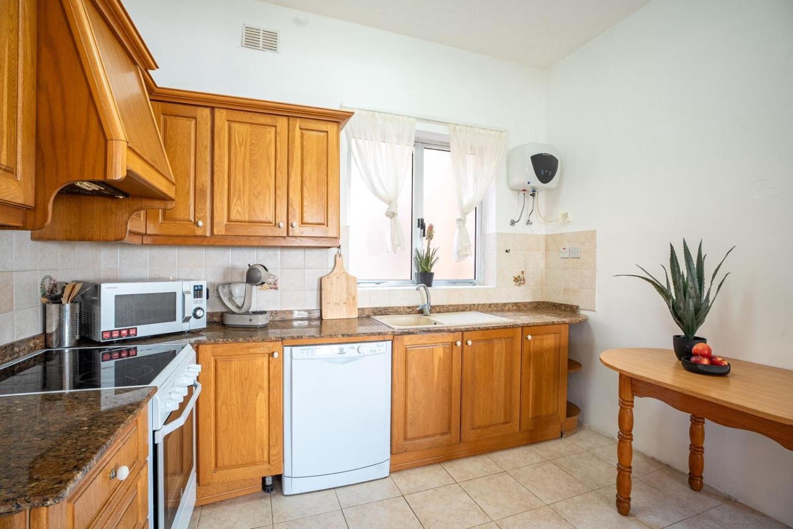 Sea Front 3 Bedroom With Ps5 Apartment