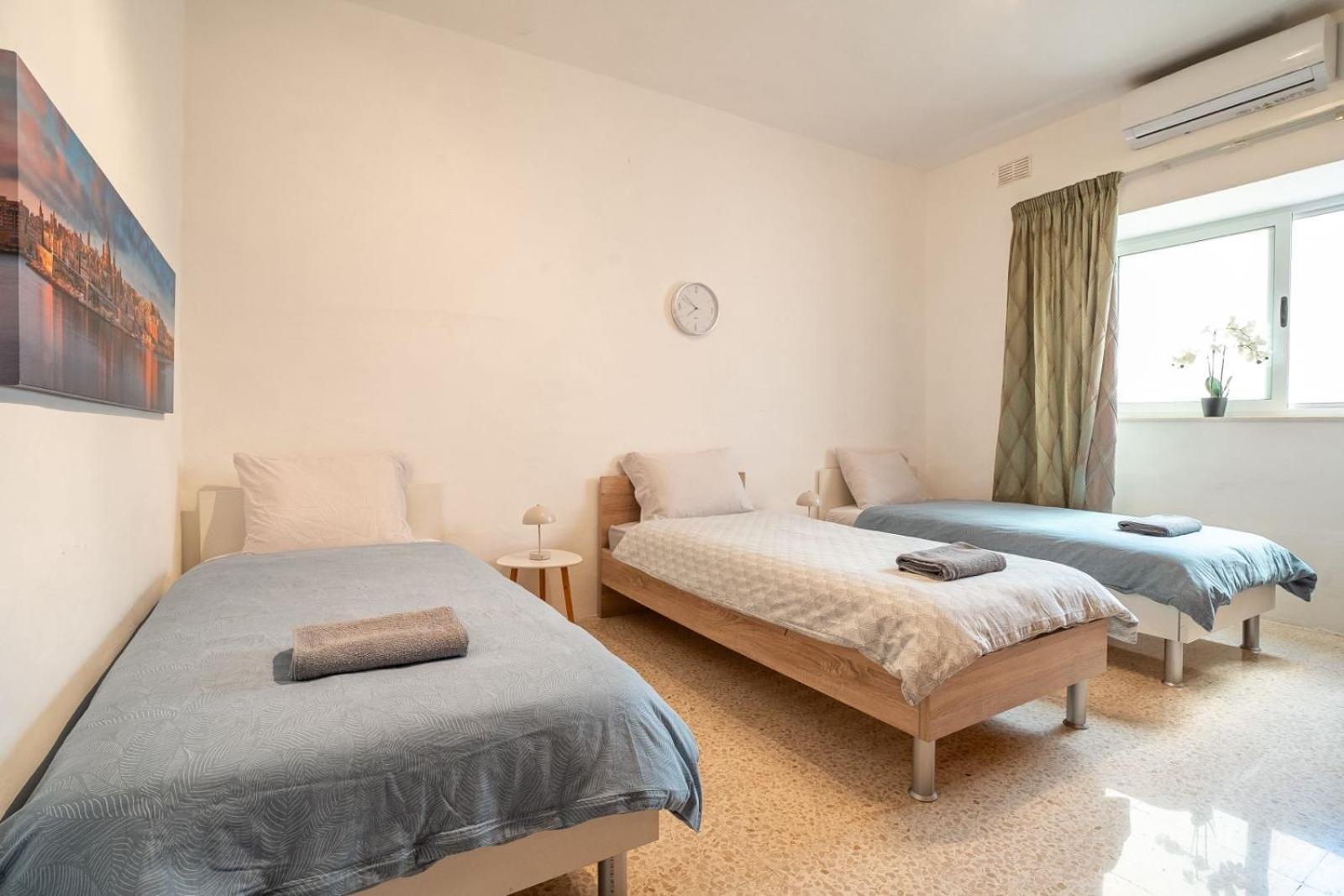 Sea Front 3 Bedroom With Ps5